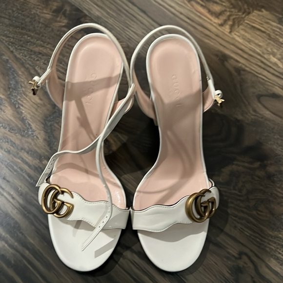 A thick heel balances these Gucci leather
sandals with a retro touch. - Picture 9 of 10